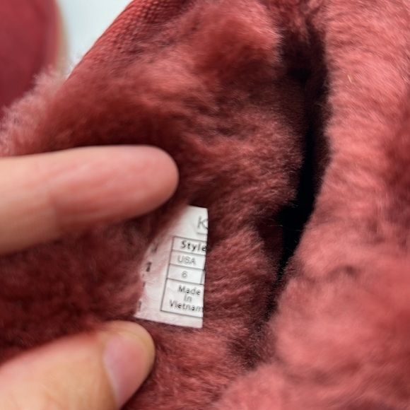 UGG - Koolaburra Victoria Red Sheepskin And Red Suede With Bows Short Boot SZ 6 - Picture 15 of 15